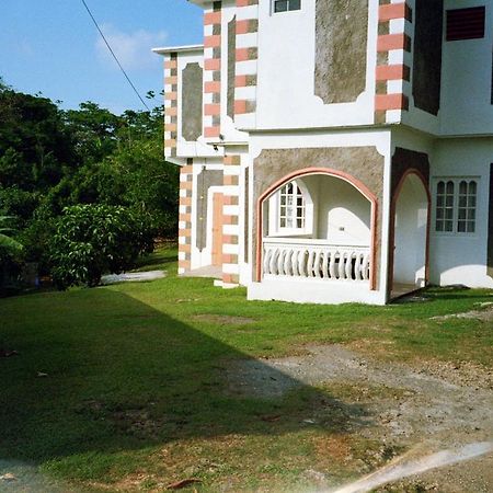 פורט אנטוניו Boston Beach Guesthouse מראה חיצוני תמונה