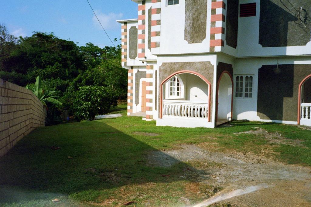 פורט אנטוניו Boston Beach Guesthouse מראה חיצוני תמונה